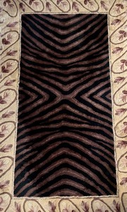 lot 32 image: Momeni Rug