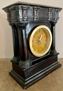 lot 51 image: Quartz Mantle Clock