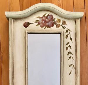 lot 46 image: Fancy Wall Mirror