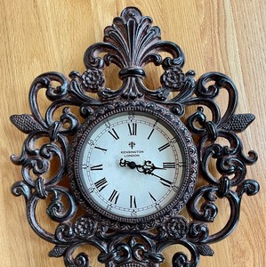 lot 48 image: Kensington Metal Battery Operated Clock