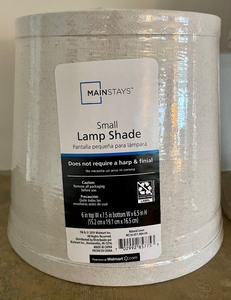 lot 40 image: 4 New Mainstays Lamp Shades