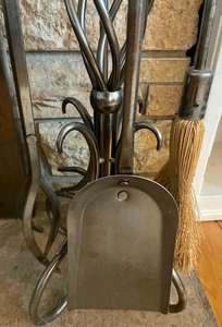 lot 44 image: Fine Fireplace Tool Set