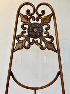 lot 79 image: Lovely Metal Easel