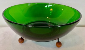 lot 97 image: Glorious Green Glassware