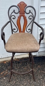 lot 133 image: 7 Beautiful Barstools