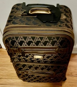 lot 132 image: Andrienne Vittadini Suitcase