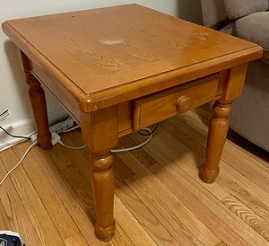 lot 128 image: Excellent End Table