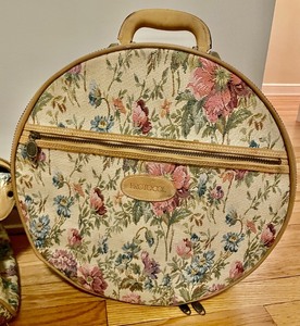 lot 130 image: Pretty Protocol Luggage Bags