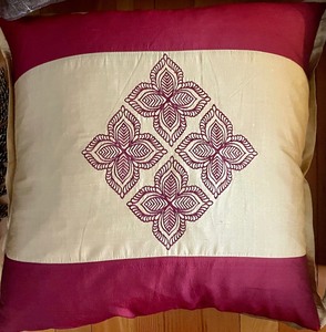 lot 141 image: Adorable Accent Pillows