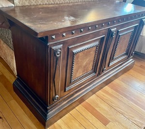 lot 139 image: Wonderful Wooden Storage Chest