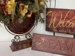 lot 193 image: Lovely Home Decor Faux Floral Arrangement and Wall Sayings
