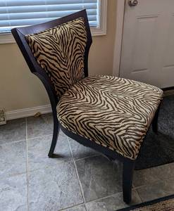 lot 155 image: Animal Print Accent Chair