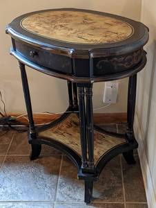 lot 158 image: Vintage Style Painted Accent Table