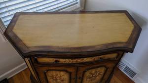 lot 165 image: Beautiful Painted Buffet