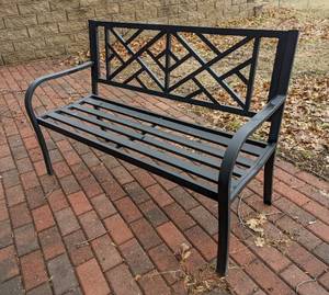 lot 185 image: Outdoor Garden Bench