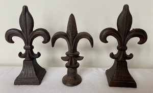 lot 109 image: Cast Iron Decor Pieces