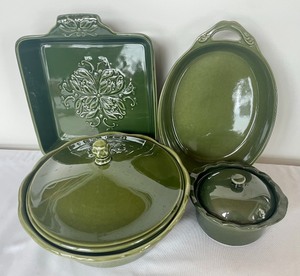lot 103 image: Gorgeous Green Dishware