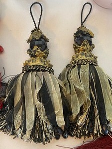 lot 204 image: Fun Home Decor Variety