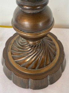lot 202 image: Lovely Decorative Table Lamp