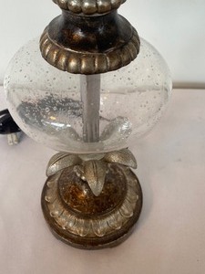 lot 198 image: Beautiful Table Lamp