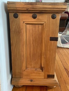 lot 214 image: Charming Wooden Three Drawer Cabinet