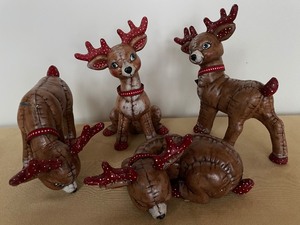 lot 216 image: Darling Deer Decor