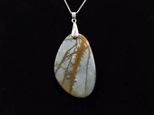 .925 Sterling Silver Webbed Green Onyx Pendant Necklace