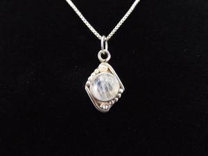 .925 Sterling Silver Moonstone Cabochon Pendant Necklace