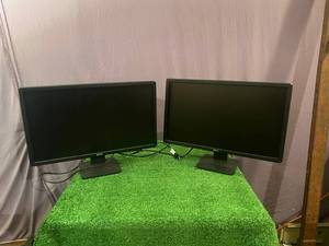 lot 1 image: Pair of Dell Flat Panel Monitors