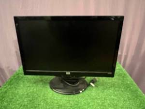 lot 7 image: HP S2031 Monitor