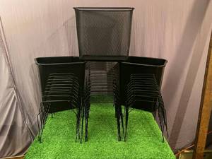 lot 12 image: Trash Cans & Desk Organizer