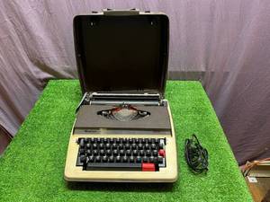 lot 22 image: Wedgefield 600 Typewriter