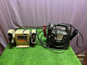 lot 24 image: Black & Decker 5 Bench Grinder & Battery Booster