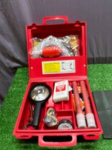 lot 27 image: Auto Survival Kit
