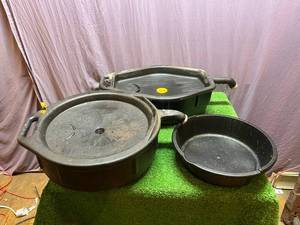 lot 31 image: Oil Drain Pans