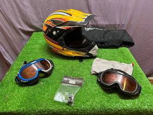 lot 59 image: Snowmobile Helmet & Goggles