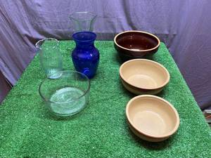 lot 96 image: Bowls & Vases