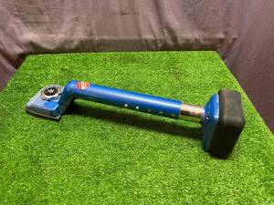 lot 105 image: Carpet Knee Kicker