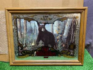 lot 142 image: Old Milwaukee The Bear Wildlife Series 8
