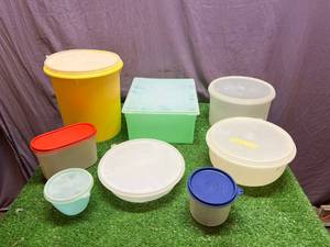 lot 177 image: Vintage Tubberware