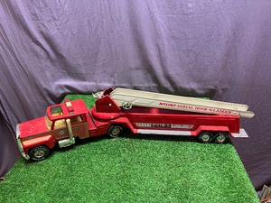 lot 197 image: Nylint Aerial Hook-N-Ladder Truck