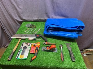 lot 198 image: Tools & Tarp