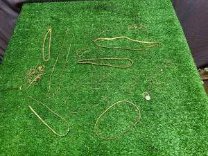 lot 231 image: Gold Jewelry