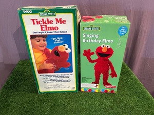 lot 236 image: Tickle Me Elmo & Singing Birthday Elmo