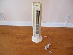 Oscillating Tower Fan. Aloha Breeze. Works