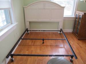 Queen Headboard & Bedframe. White.