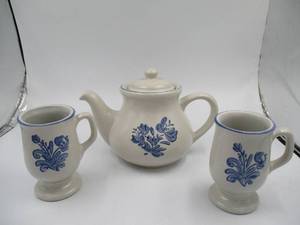 Vintage Pfaltzgraff Yorktowne Tea PotKettle & Coffee Mugs. Stoneware Pottery