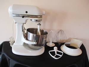 Kitchen Aid Stand Mixer. Works