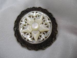Vintage Mother of Pearl Star Of Bethlehem Brooch Pin. Silver.