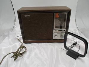 Vintage AMFM Sony Radio with Antenna. Works.